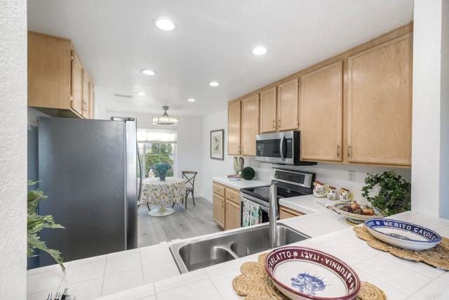 Detail Gallery Image 13 of 37 For 1560 Caminito Aguar, San Marcos,  CA 92078 - 2 Beds | 2 Baths