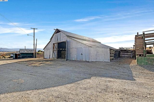 Image 15 of 59 For 4135 Vasco Rd
