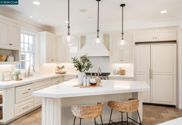 45 Lark Pl, Alamo CA: https://media.crmls.org/mediaz/ab28e014-c394-43e5-bc0c-761300663132.jpg