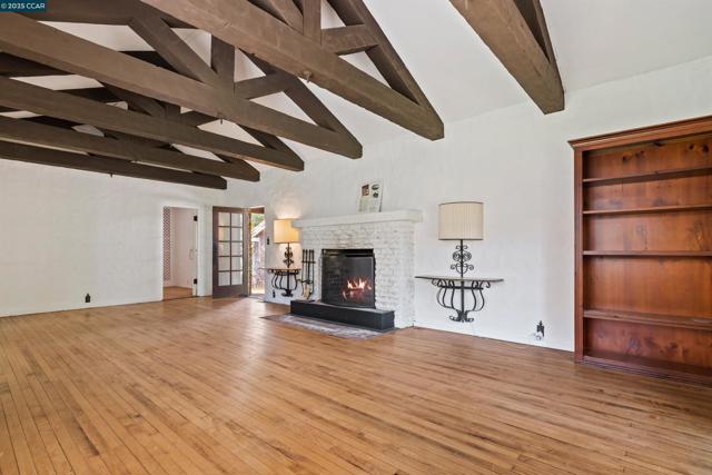 2339 Tice Valley Blvd, Walnut Creek CA: https://media.crmls.org/mediaz/ab2918ec-424c-414e-965f-62b31fed446a.jpg