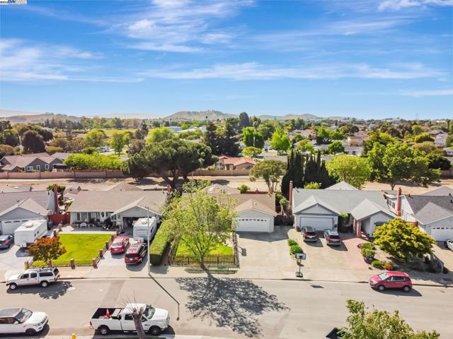 36339 Beech Pl, Newark CA: https://media.crmls.org/mediaz/ab298c4b-d4a3-4de5-ae06-75964e2a9f75.jpg