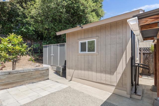 14886 Wake Ave, San Leandro CA: https://media.crmls.org/mediaz/ab2991ad-c060-4587-8335-cd82d59dd953.jpg