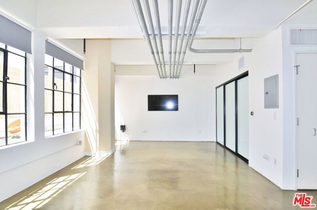 746 S Los Angeles Street, Los Angeles CA: https://media.crmls.org/mediaz/ab29f544-6ee7-441b-89e8-75ee0c435cea.jpg