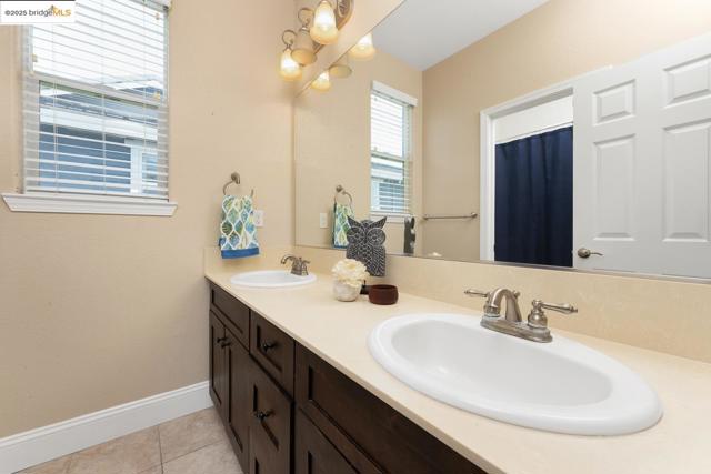 1604 Coventry Dr, Oakley CA: https://media.crmls.org/mediaz/ab2a3fbf-e5f7-471c-ab6c-91095c733ffa.jpg