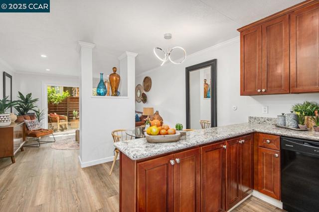 2742 Oak Rd, Walnut Creek CA: https://media.crmls.org/mediaz/ab2ad68d-6478-475d-85d6-ac05709e71d7.jpg