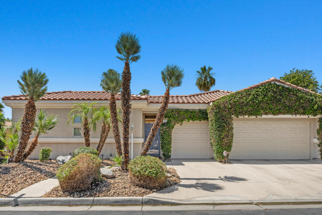 77 Clavel Court, Palm Desert CA: https://media.crmls.org/mediaz/ab2b00cf-665b-4aa6-85b2-789943cfc966.jpg