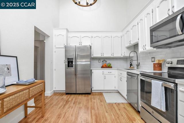 4782 Starflower Dr, Martinez CA: https://media.crmls.org/mediaz/ab2ba900-b58a-42d9-aa54-9f6a060ba65c.jpg