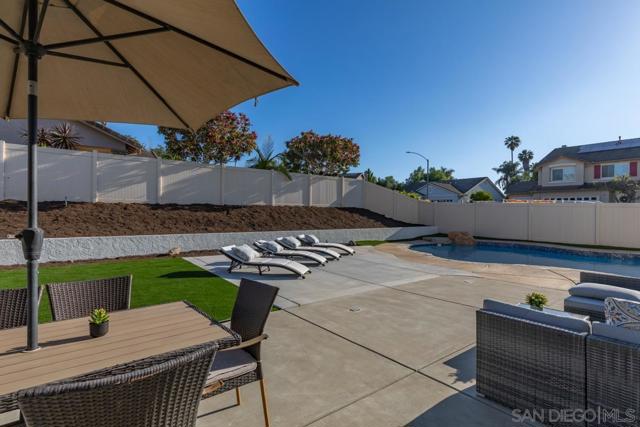1889 Autumn Ln, Vista CA: https://media.crmls.org/mediaz/ab2bc276-b25c-4e93-a080-f0c4b8bb6897.jpg