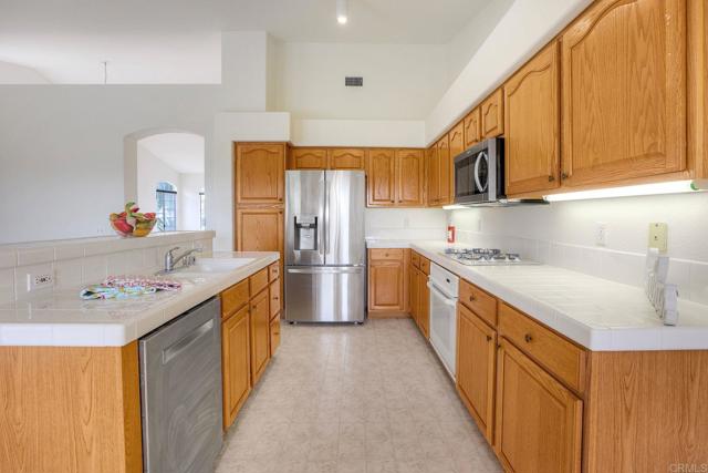 Detail Gallery Image 18 of 37 For 31852 Corte Montecito, Temecula,  CA 92592 - 4 Beds | 2 Baths