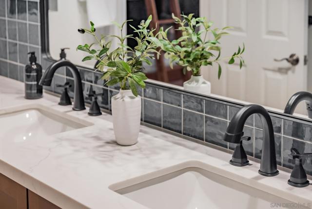 2815 Santa Fe Vista Ct, Encinitas CA: https://media.crmls.org/mediaz/ab2c527d-67b5-4bc1-937c-fbee7343a702.jpg