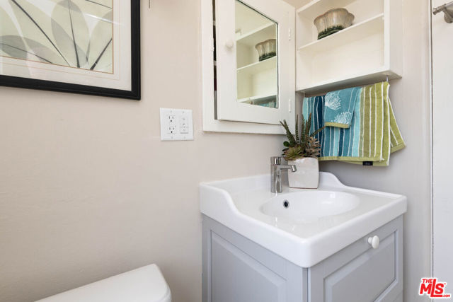 3022 Silver Lake Boulevard, Los Angeles CA: https://media.crmls.org/mediaz/ab2c6b63-386c-4758-97cf-7f9476fa9627.jpg