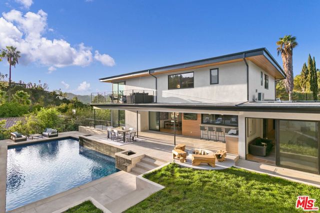 11428 Dona Lola Drive, Studio City CA: https://media.crmls.org/mediaz/ab2c9e09-2610-41a4-adc9-1b80dd08d133.jpg