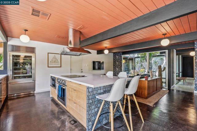 232 Clyde Dr, Walnut Creek CA: https://media.crmls.org/mediaz/ab2d160d-8fc4-4a0a-be23-9d570424dfd7.jpg
