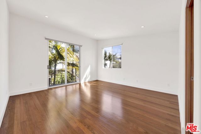2336 Boone Avenue, Venice CA: https://media.crmls.org/mediaz/ab2dbf6d-dbc1-4e9b-9f9d-4ab24f4d8f19.jpg