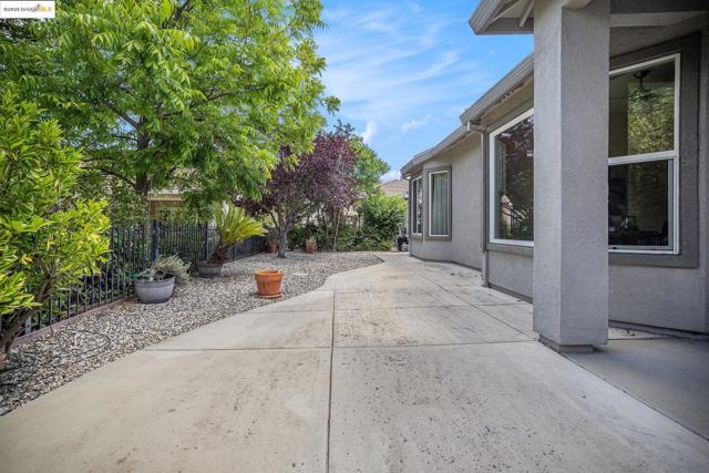 1012 Centennial Drive, Brentwood CA: https://media.crmls.org/mediaz/ab2dd370-53e1-4d8c-b3a4-712bbc52c390.jpg