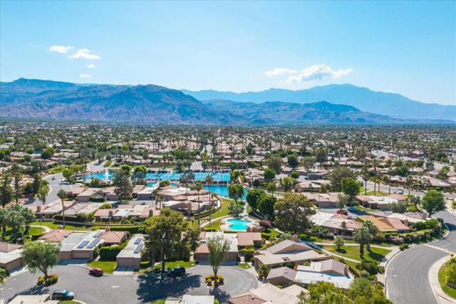 44289 Venice Court, Palm Desert CA: https://media.crmls.org/mediaz/ab2dea32-5902-4290-b446-3bbe09d8dfca.jpg