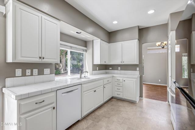 Image 14 of 41 For 4759 Rhapsody Drive