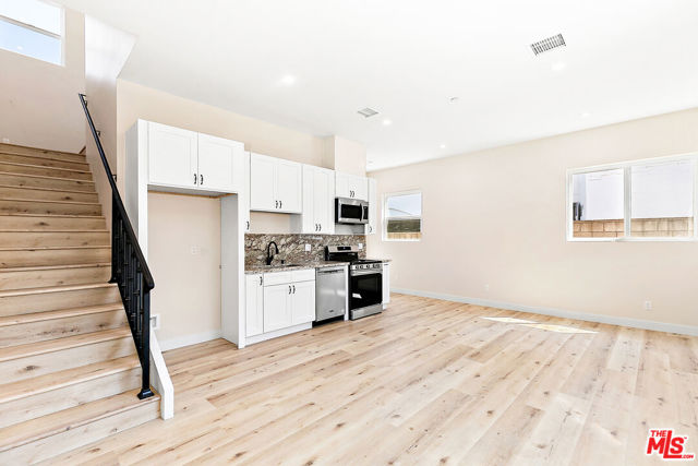 16698 W Moorpark Street, Encino CA: https://media.crmls.org/mediaz/ab2f9862-de0d-4925-a39f-1d9d5c655faa.jpg