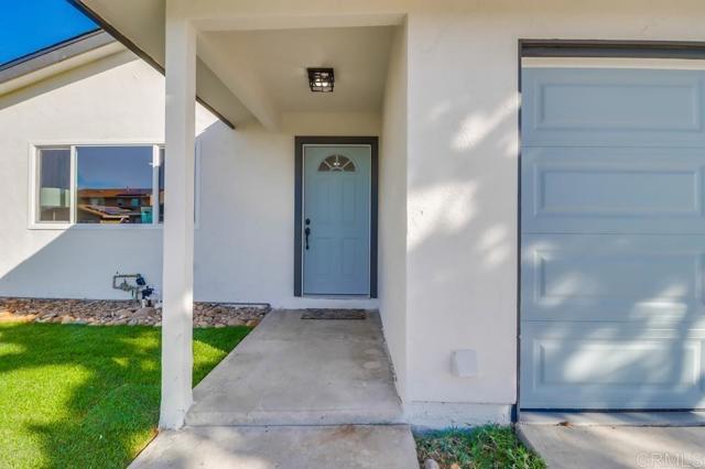 Detail Gallery Image 3 of 34 For 825 Narwhal St, San Diego,  CA 92154 - 3 Beds | 2 Baths