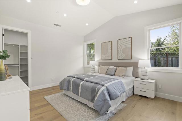 1303 American Way, Menlo Park CA: https://media.crmls.org/mediaz/ab304665-35da-4877-9439-4d30f3b3e9ae.jpg