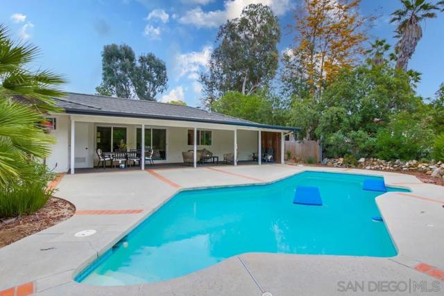 16820 Orchard Bend Rd, Poway CA: https://media.crmls.org/mediaz/ab30ae0b-3802-4227-82e3-56d2678ab252.jpg