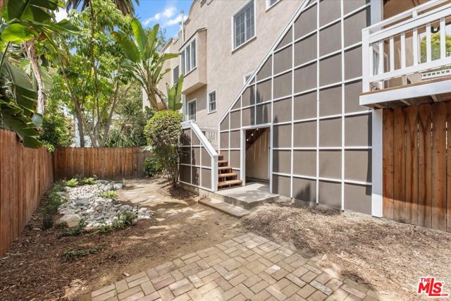 6612 Emmet Terrace, Los Angeles CA: https://media.crmls.org/mediaz/ab30b68e-c67e-4d51-8f16-e72c1d601937.jpg