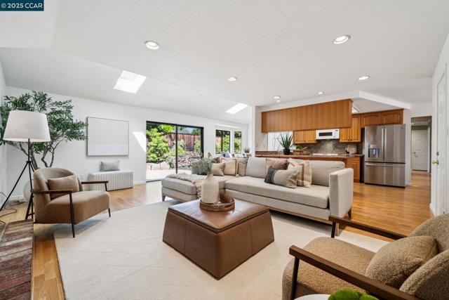 728 San Bruno Ct, Concord CA: https://media.crmls.org/mediaz/ab30fc0e-b0cf-43c1-9c7c-4603163340a8.jpg