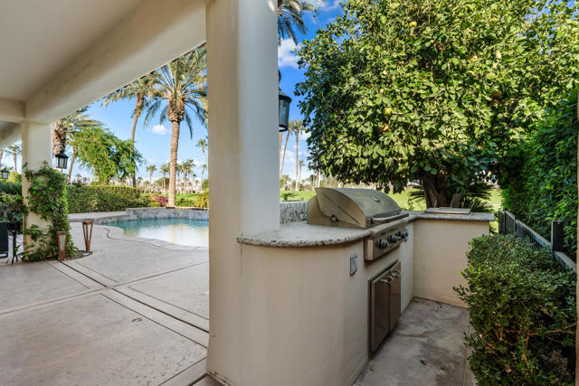 56648 Palms Drive, La Quinta CA: https://media.crmls.org/mediaz/ab31e22a-113f-4329-b718-09d723887472.jpg