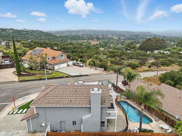 1595 Bay Meadows Dr, Alpine CA: https://media.crmls.org/mediaz/ab320fa2-fcd2-473e-9bed-eee2e850f7c0.jpg