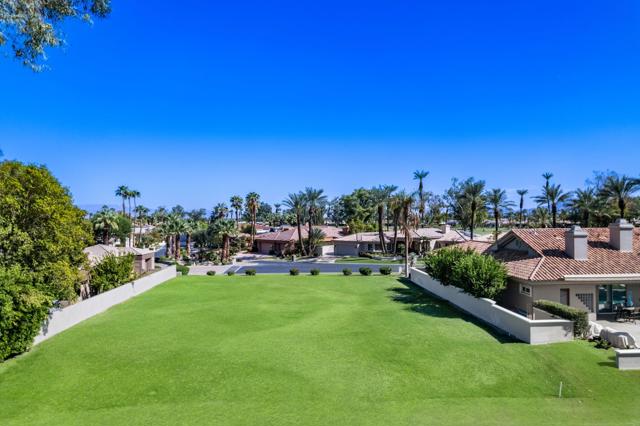 12102 Turnberry Drive, Rancho Mirage CA: https://media.crmls.org/mediaz/ab325f07-d285-4449-bece-4afcdb8ff296.jpg