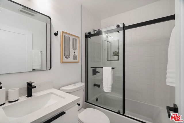 3326 La Clede Avenue, Los Angeles CA: https://media.crmls.org/mediaz/ab333295-c58d-4a8e-8ac1-e3558db42d13.jpg