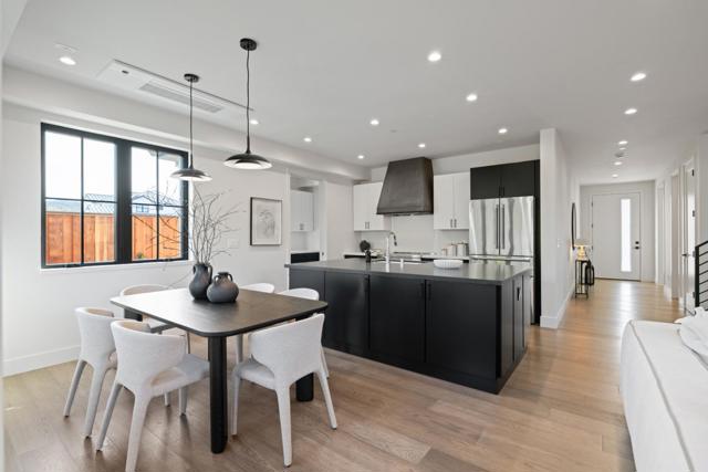 535 Creekside Court, Half Moon Bay CA: https://media.crmls.org/mediaz/ab34ce21-26bf-4843-aa27-cfb3cf50f95e.jpg