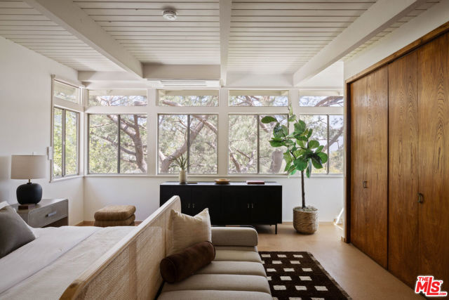 7349 Pacific View Drive, Los Angeles CA: https://media.crmls.org/mediaz/ab34eafb-a969-4a95-baca-b67a26b0cf50.jpg