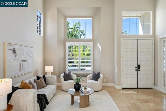 9662 Velvet Leaf Cir, San Ramon CA: https://media.crmls.org/mediaz/ab353f21-78d7-467a-8793-43187c80cd96.jpg
