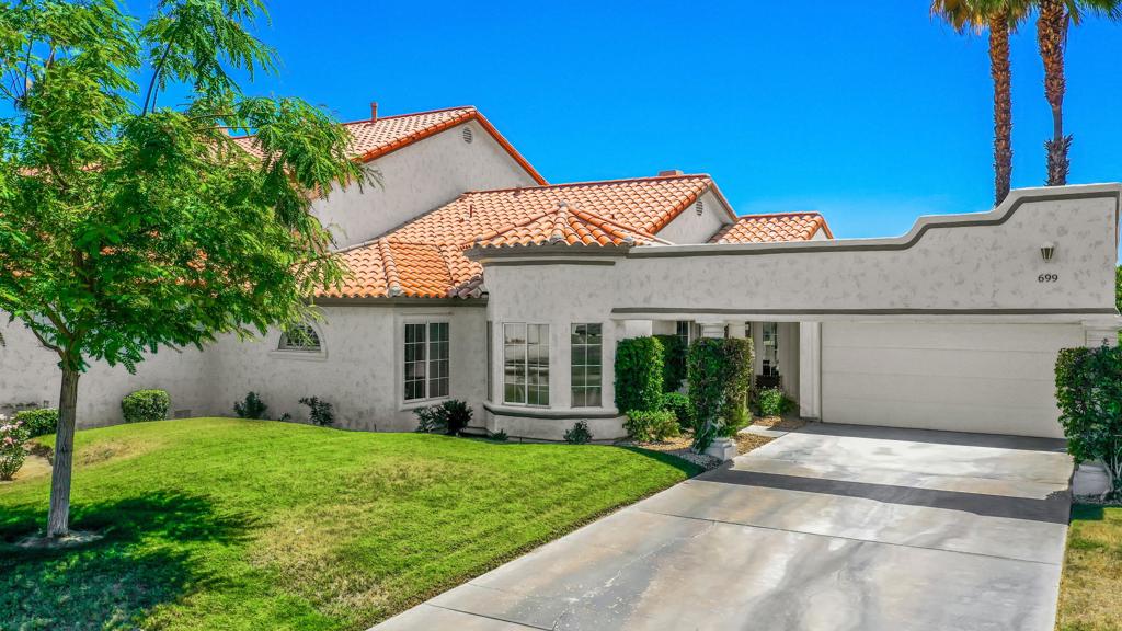 699 Vista Lago Circle N