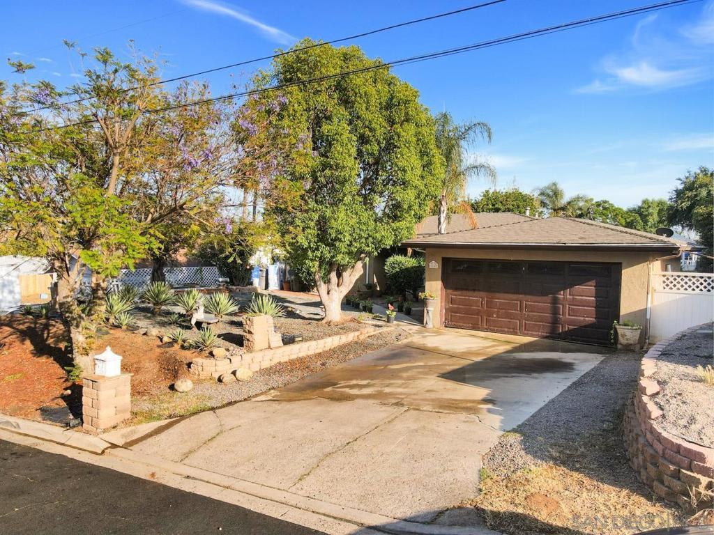 1147 Viewmont Dr, Escondido, CA 92027