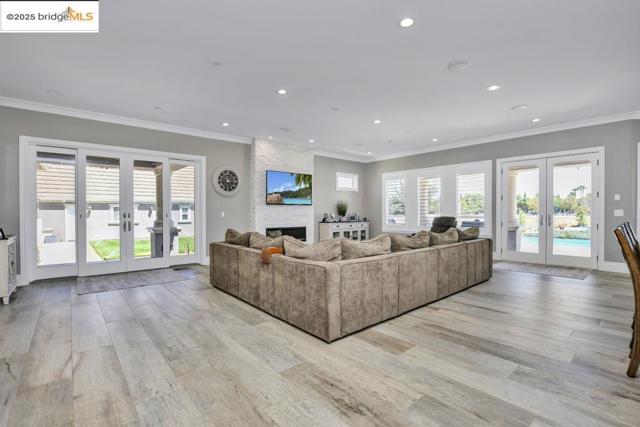 430 Ellisa Ln, Brentwood CA: https://media.crmls.org/mediaz/ab362cf1-849a-43e4-ac73-a7835749143e.jpg