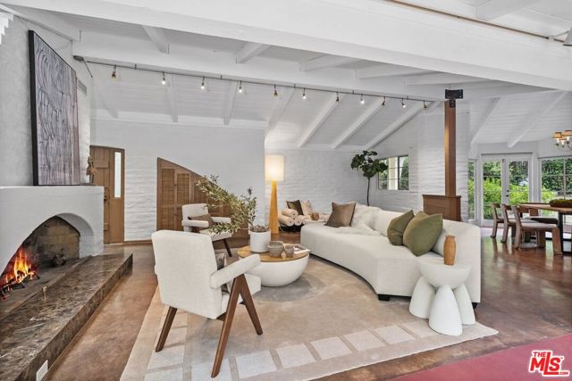 1818 Old Ranch Road, Los Angeles CA: https://media.crmls.org/mediaz/ab36458a-c1c2-4644-a8ee-71de5495d382.jpg