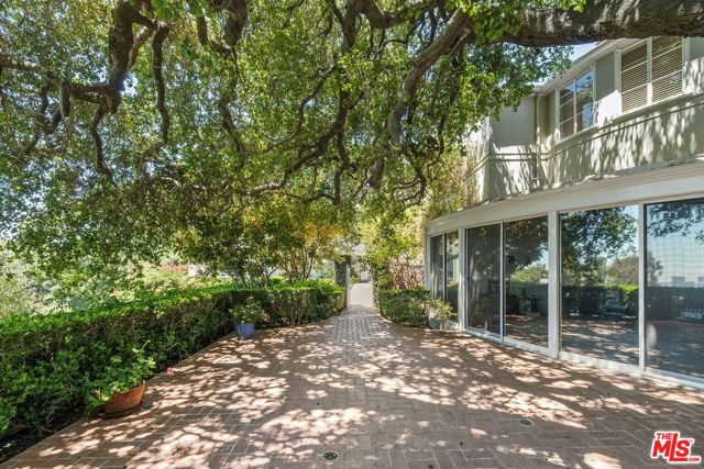 11080 Chalon Road, Los Angeles CA: https://media.crmls.org/mediaz/ab368ce3-2586-4271-9fc4-56c17bf46b85.jpg