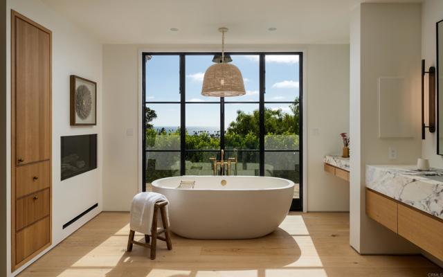 6260 Waverly Avenue, La Jolla CA: https://media.crmls.org/mediaz/ab369bb1-ca6a-4f1c-ac97-59a1687208eb.jpg