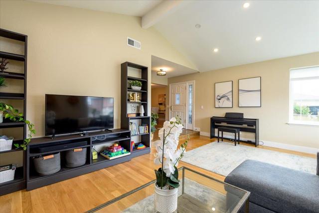 407 Beach Avenue, Half Moon Bay CA: https://media.crmls.org/mediaz/ab37f503-eae4-4cba-a9a3-8c544bc34635.jpg