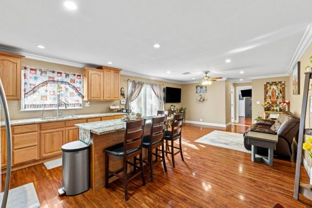 436 N Mercy Springs, Los Banos CA: https://media.crmls.org/mediaz/ab398150-c33f-4251-89bf-c506bfff86b5.jpg