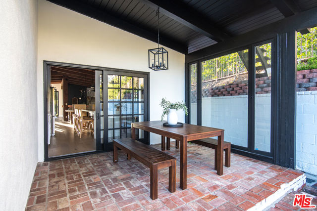 9265 Thrush Way, Los Angeles CA: https://media.crmls.org/mediaz/ab39a821-adef-44e1-a021-a854e6688c13.jpg