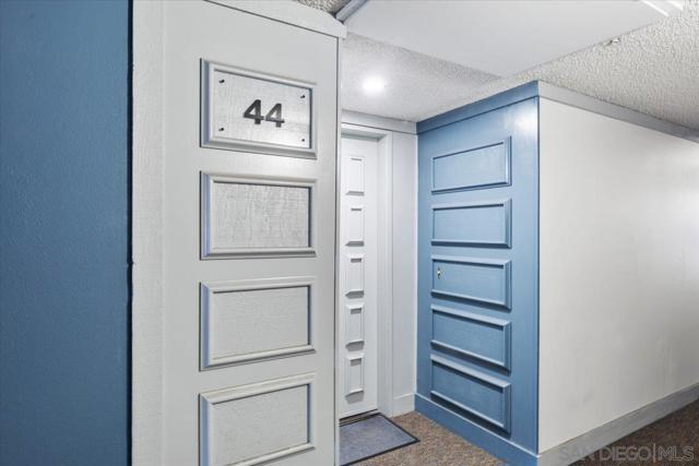 10250 Caminito Cuervo, San Diego CA: https://media.crmls.org/mediaz/ab39ce37-0bc4-489a-9c0d-94a7a006f7ef.jpg