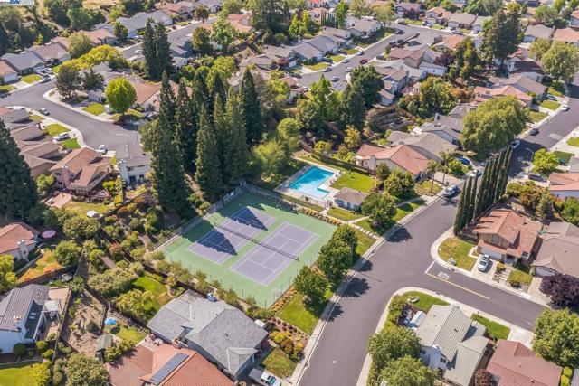 2740 Mohawk Cir, San Ramon CA: https://media.crmls.org/mediaz/ab39dca9-b6b5-4cbb-91a9-2c19bff182db.jpg