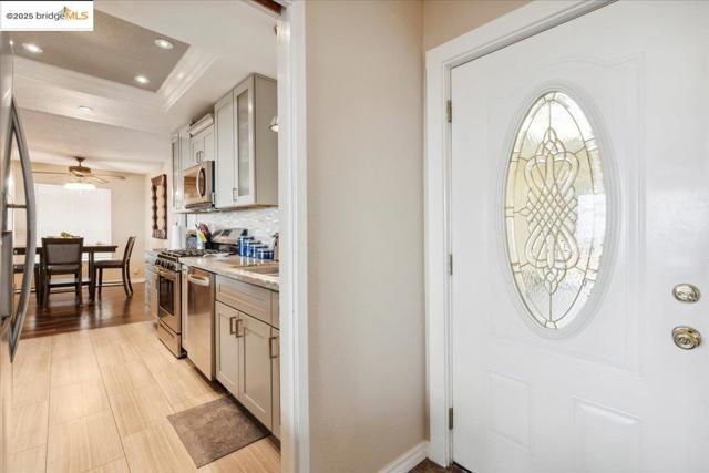 11772 Cranford Way, Oakland CA: https://media.crmls.org/mediaz/ab3b15ce-f60e-4abd-863c-33b4de588929.jpg