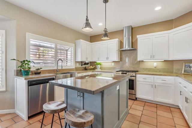 2711 Valley View Road, Hollister CA: https://media.crmls.org/mediaz/ab3b3739-37e0-4b89-aa2d-27dcbc487dfa.jpg
