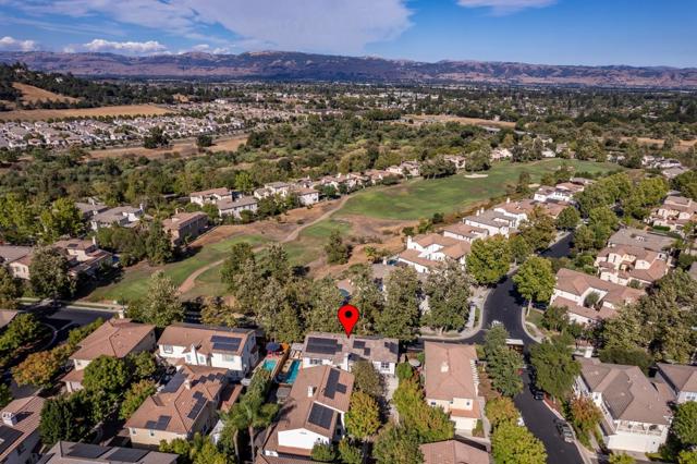 2107 Gullane Way, Gilroy CA: https://media.crmls.org/mediaz/ab3c0275-32fb-46f3-8646-a514cbc9ab7b.jpg