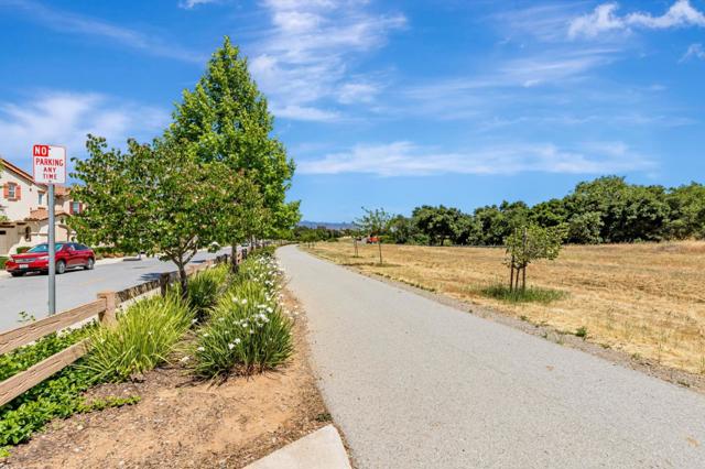 1188 Viognier Way, Gilroy CA: https://media.crmls.org/mediaz/ab3c4e8f-9f30-4f59-a2e3-f01e644ec668.jpg