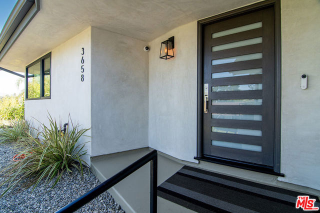 3658 Willowcrest Avenue photo 7